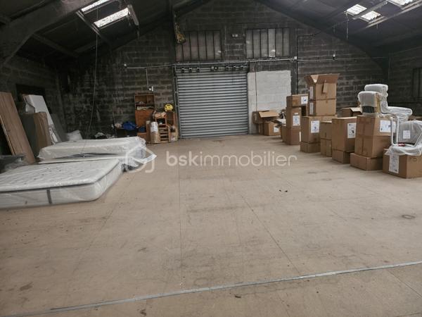 Local d activites de 1 930 m²