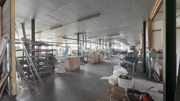 Vente                                                      Local commercial
                        
                                                            à Chalindrey