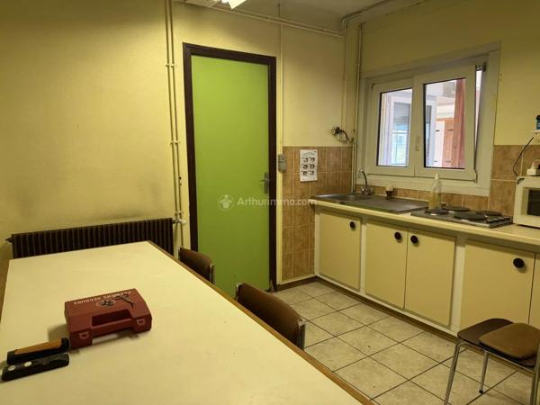 Vente                                                      Local commercial
                        
                                                            à Chalindrey