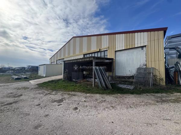 Vente                                                      Local commercial
                        
                                                            à Chalindrey