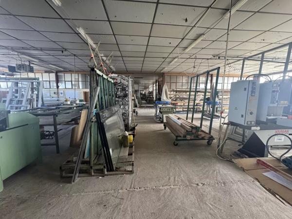 Vente                                                      Local commercial
                        
                                                            à Chalindrey