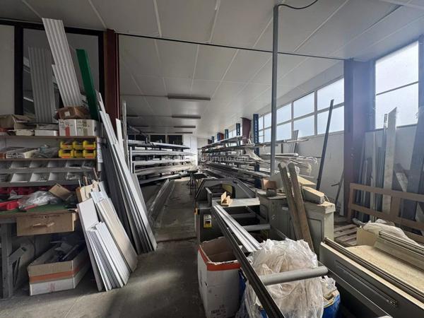 Vente                                                      Local commercial
                        
                                                            à Chalindrey