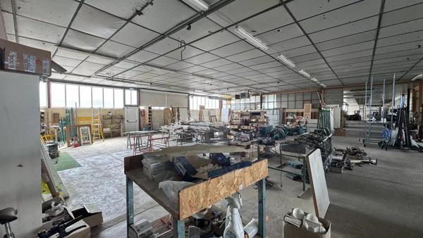 Vente                                                      Local commercial
                        
                                                            à Chalindrey
