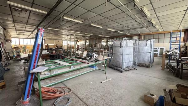 Vente                                                      Local commercial
                        
                                                            à Chalindrey