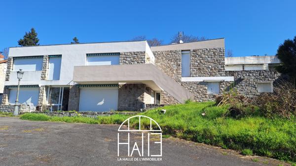 Maison 10 pièces - 300 m²