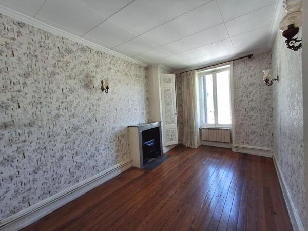 GIVORS CENTRE  Maison de ville de plus de 170  m2