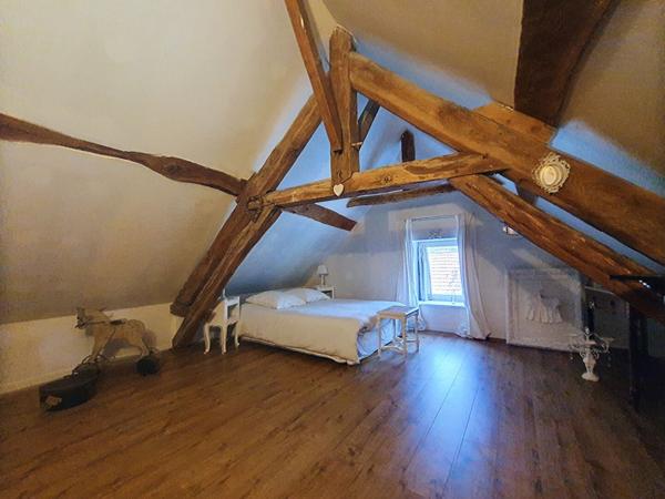 Exclusivité : Maison de caractère à Bouvesse Quirieu sur grand terrain avec piscine