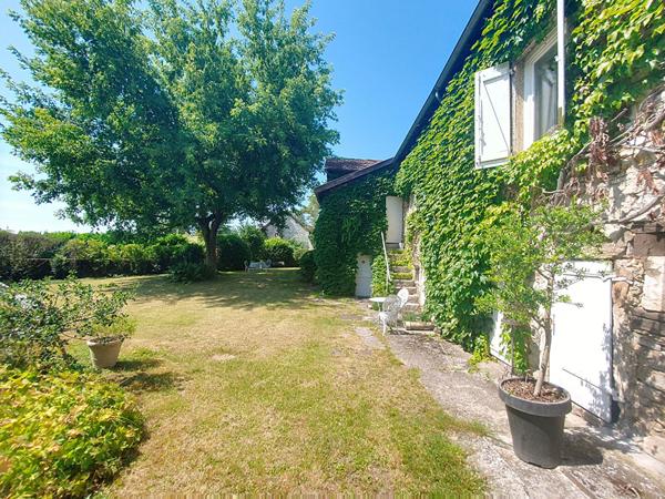 Exclusivité : Maison de caractère à Bouvesse Quirieu sur grand terrain avec piscine
