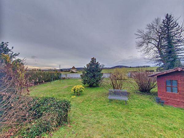 Exclusivité : Maison de caractère à Bouvesse Quirieu sur grand terrain avec piscine