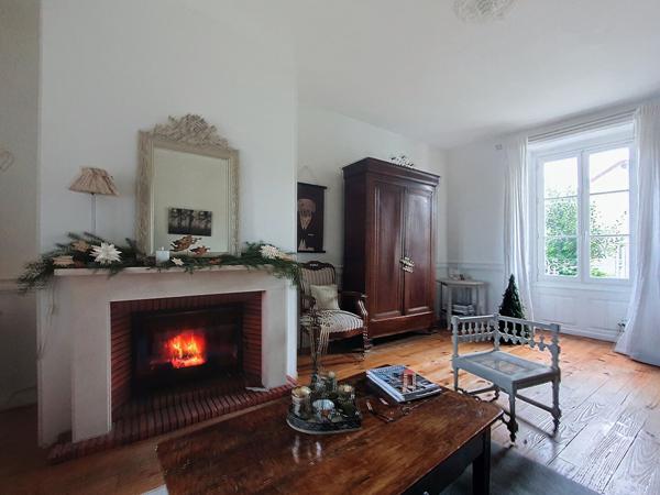 Exclusivité : Maison de caractère à Bouvesse Quirieu sur grand terrain avec piscine