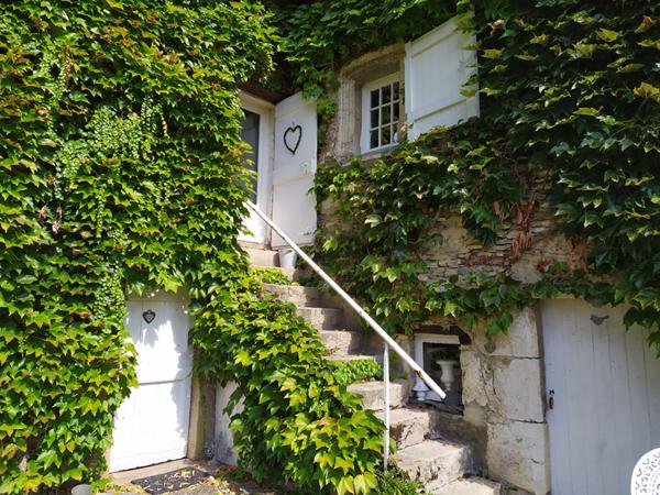 Exclusivité : Maison de caractère à Bouvesse Quirieu sur grand terrain avec piscine