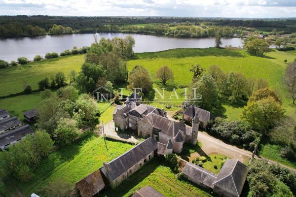 Manoir pittoresque dans le bocage du Sud de la Manche