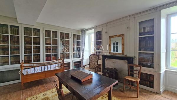 Manoir pittoresque dans le bocage du Sud de la Manche
