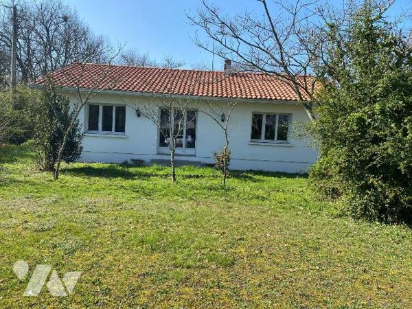 A VENDRE, Gironde, proche Bordeaux, PAREMPUYRE, secteur calme proche du centre, sur un terrain ...