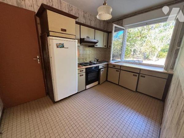 A VENDRE, Gironde, proche Bordeaux, PAREMPUYRE, secteur calme proche du centre, sur un terrain ...