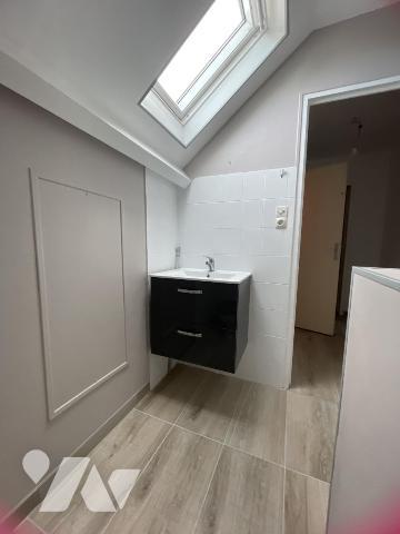 SARRY, Maison de 5 pièces. Terrain clos de 607 m². Pas de gros travaux à prévoir.