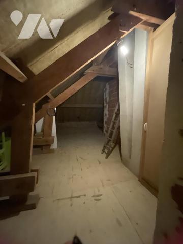 SARRY, Maison de 5 pièces. Terrain clos de 607 m². Pas de gros travaux à prévoir.