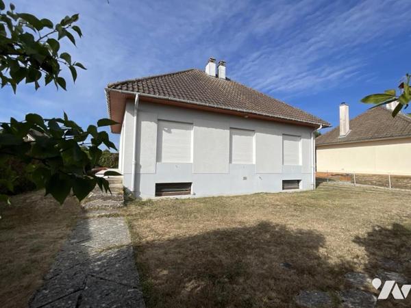 SARRY, Maison de 5 pièces. Terrain clos de 607 m². Pas de gros travaux à prévoir.