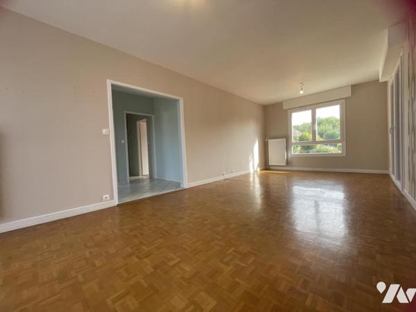 SARRY, Maison de 5 pièces. Terrain clos de 607 m². Pas de gros travaux à prévoir.