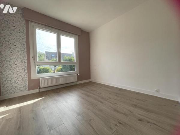 SARRY, Maison de 5 pièces. Terrain clos de 607 m². Pas de gros travaux à prévoir.
