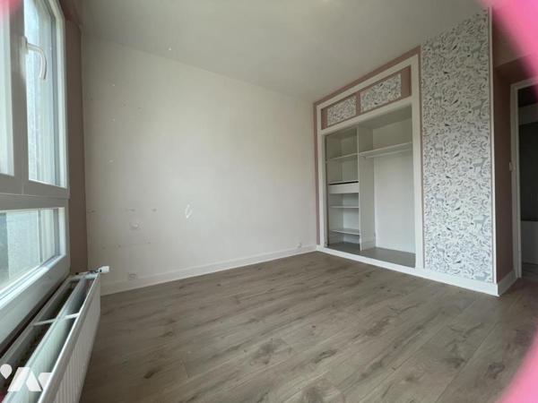 SARRY, Maison de 5 pièces. Terrain clos de 607 m². Pas de gros travaux à prévoir.