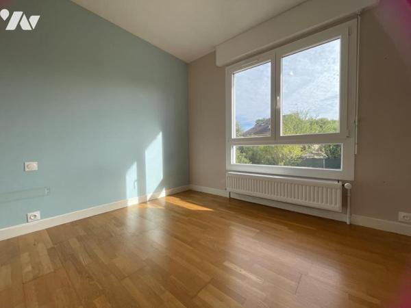 SARRY, Maison de 5 pièces. Terrain clos de 607 m². Pas de gros travaux à prévoir.