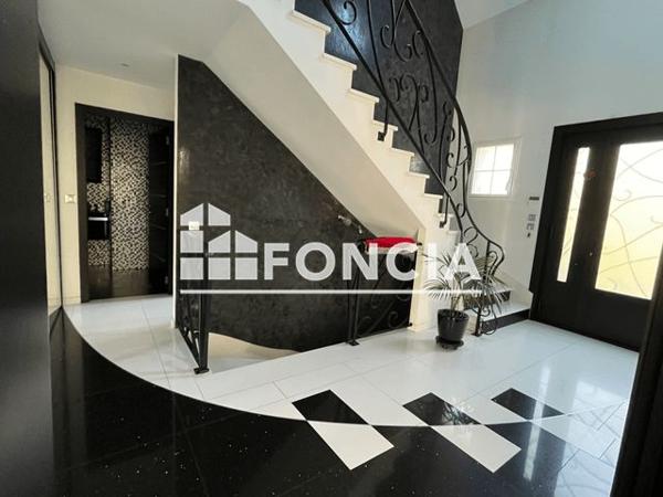 À vendre Maison 7 pièces 340 m² - Ormesson-sur-marne 94490