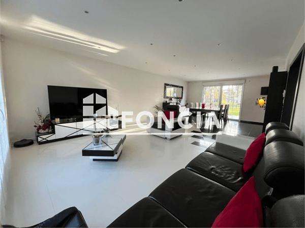 À vendre Maison 7 pièces 340 m² - Ormesson-sur-marne 94490