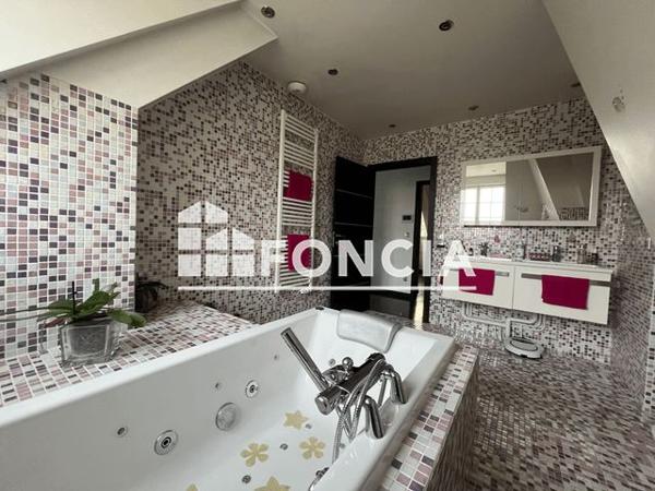 À vendre Maison 7 pièces 340 m² - Ormesson-sur-marne 94490