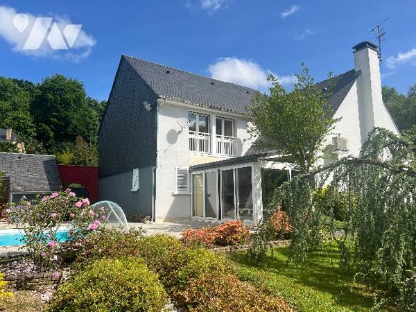 Maison d'architecte de 150 m² avec garages x2, grande piscine, poolhouse et jardin arboré de 2012 m²