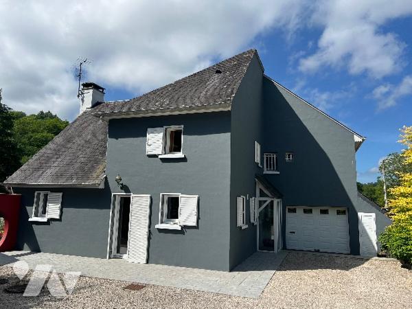 Maison d'architecte de 150 m² avec garages x2, grande piscine, poolhouse et jardin arboré de 2012 m²