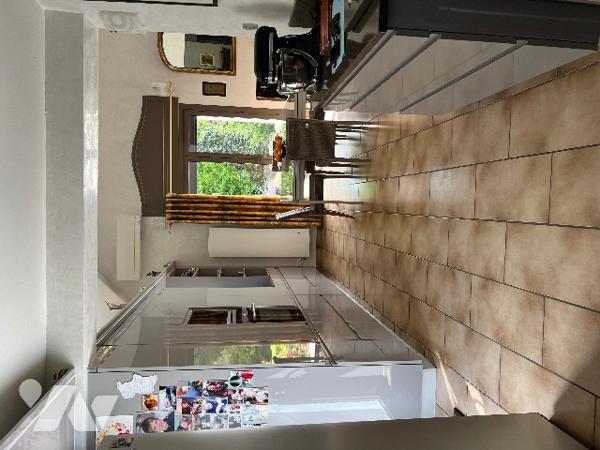 Maison d'architecte de 150 m² avec garages x2, grande piscine, poolhouse et jardin arboré de 2012 m²