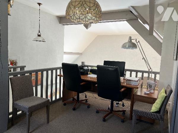 Maison d'architecte de 150 m² avec garages x2, grande piscine, poolhouse et jardin arboré de 2012 m²