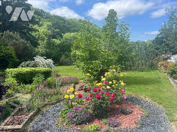 Maison d'architecte de 150 m² avec garages x2, grande piscine, poolhouse et jardin arboré de 2012 m²