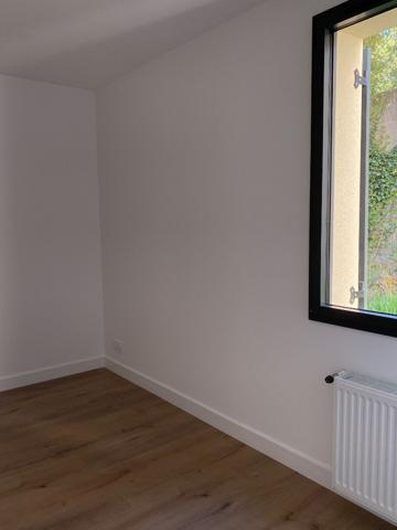 A LOUER T3 refait à neuf Place du Lycée 61 m² (chauffage compris) terrasse privative