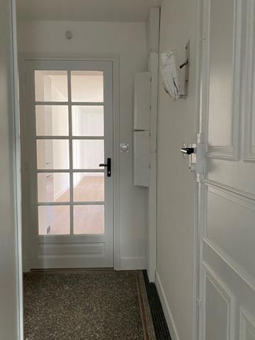 A LOUER T3 refait à neuf Place du Lycée 61 m² (chauffage compris) terrasse privative