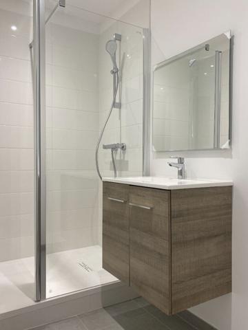 A LOUER T3 refait à neuf Place du Lycée 61 m² (chauffage compris) terrasse privative