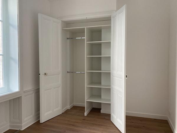 A LOUER T3 refait à neuf Place du Lycée 61 m² (chauffage compris) terrasse privative