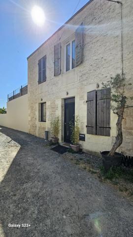 MAISON EN PIERRE ENTIEREMENT RENOVEE