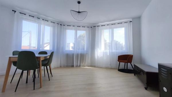 Location                                                      Appartement
                        
                     3 pièces                      61 m2                     à Champigny-sur-Marne