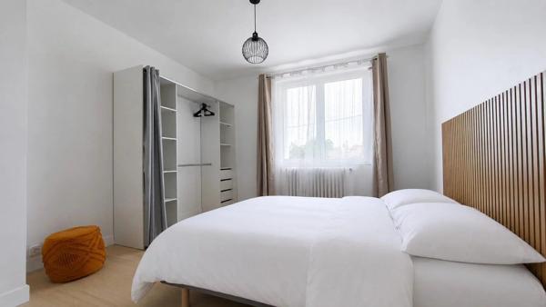 Location                                                      Appartement
                        
                     3 pièces                      61 m2                     à Champigny-sur-Marne