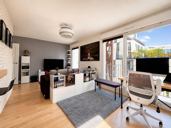 Aux pieds de La Défense - F2 récent de 50,2 m²