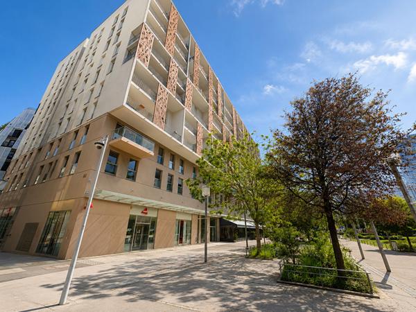 Aux pieds de La Défense - F2 récent de 50,2 m²