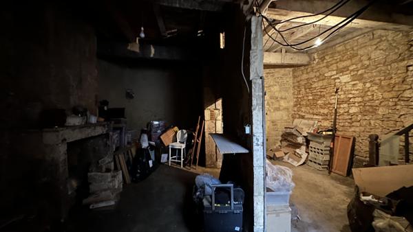 Un lieu caché au cœur de Rochefort — entre appartement de charme et maison de ville suspendue.