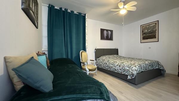 Un lieu caché au cœur de Rochefort — entre appartement de charme et maison de ville suspendue.