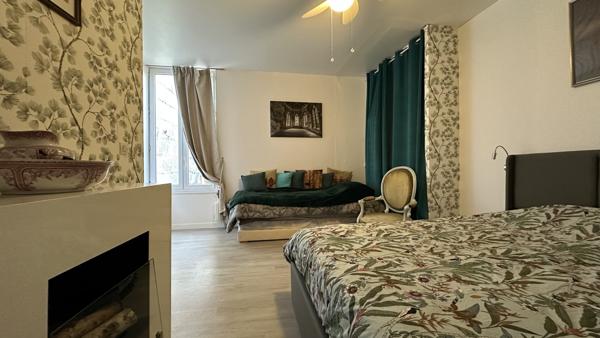 Un lieu caché au cœur de Rochefort — entre appartement de charme et maison de ville suspendue.
