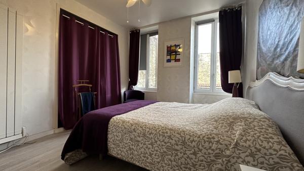Un lieu caché au cœur de Rochefort — entre appartement de charme et maison de ville suspendue.