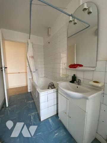 À proximité immédiate des Facultés et de la future ligne de tramway, découvrez cet appartement ...