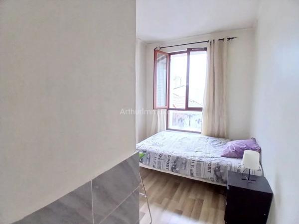Vente                                                      Appartement
                        
                     3 pièces                      40 m2                     à Villeneuve-Saint-Georges