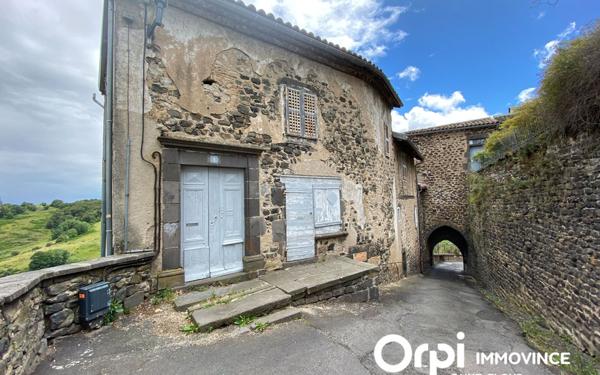 Maison à vendre    36 pièces • 850 m2 Saint-Flour